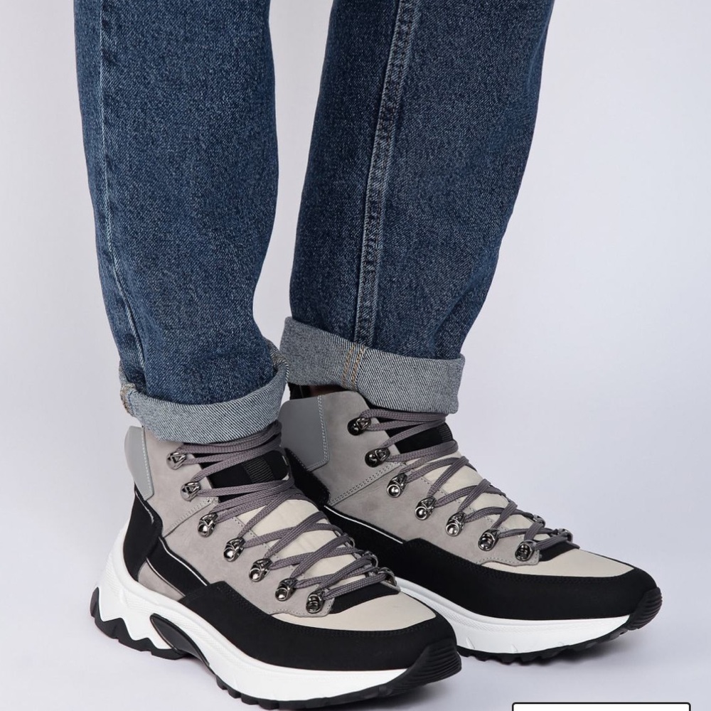 New BARRACUDA
Ankle Boots In Light Grey size 39